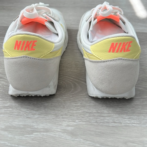 Nike Daybreak Women's Low Pale Ivory Light Citron Causal Sneakers | EUC Size 9.5 - Picture 8 of 11